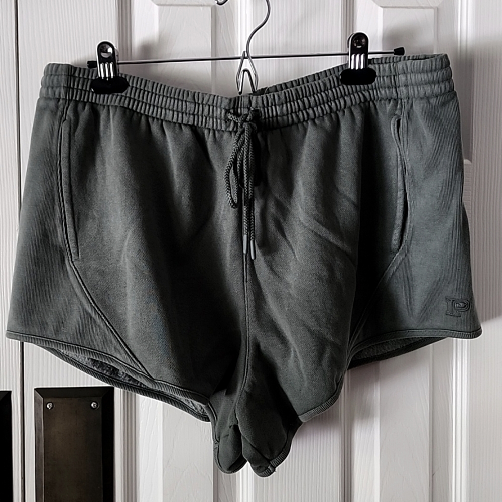 Pink Victoria's SecretIvy Fleece Curved Hem Shorts. Size: XL - Picture 3 of 7